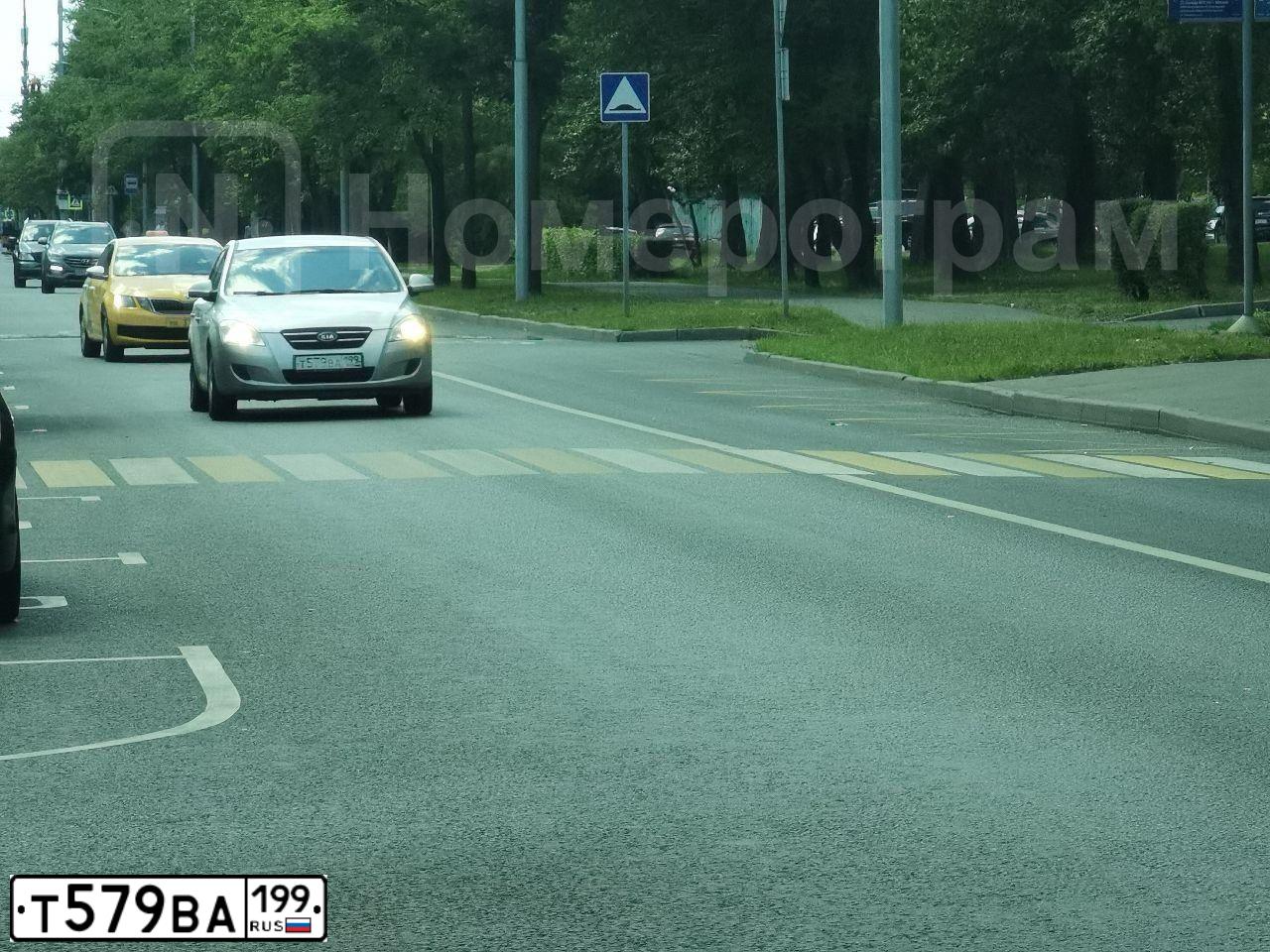 Фото автомобиля VOLKSWAGEN TOUAREG, 2003 — госномер А701НР172. Цвет: СЕРЫЙ