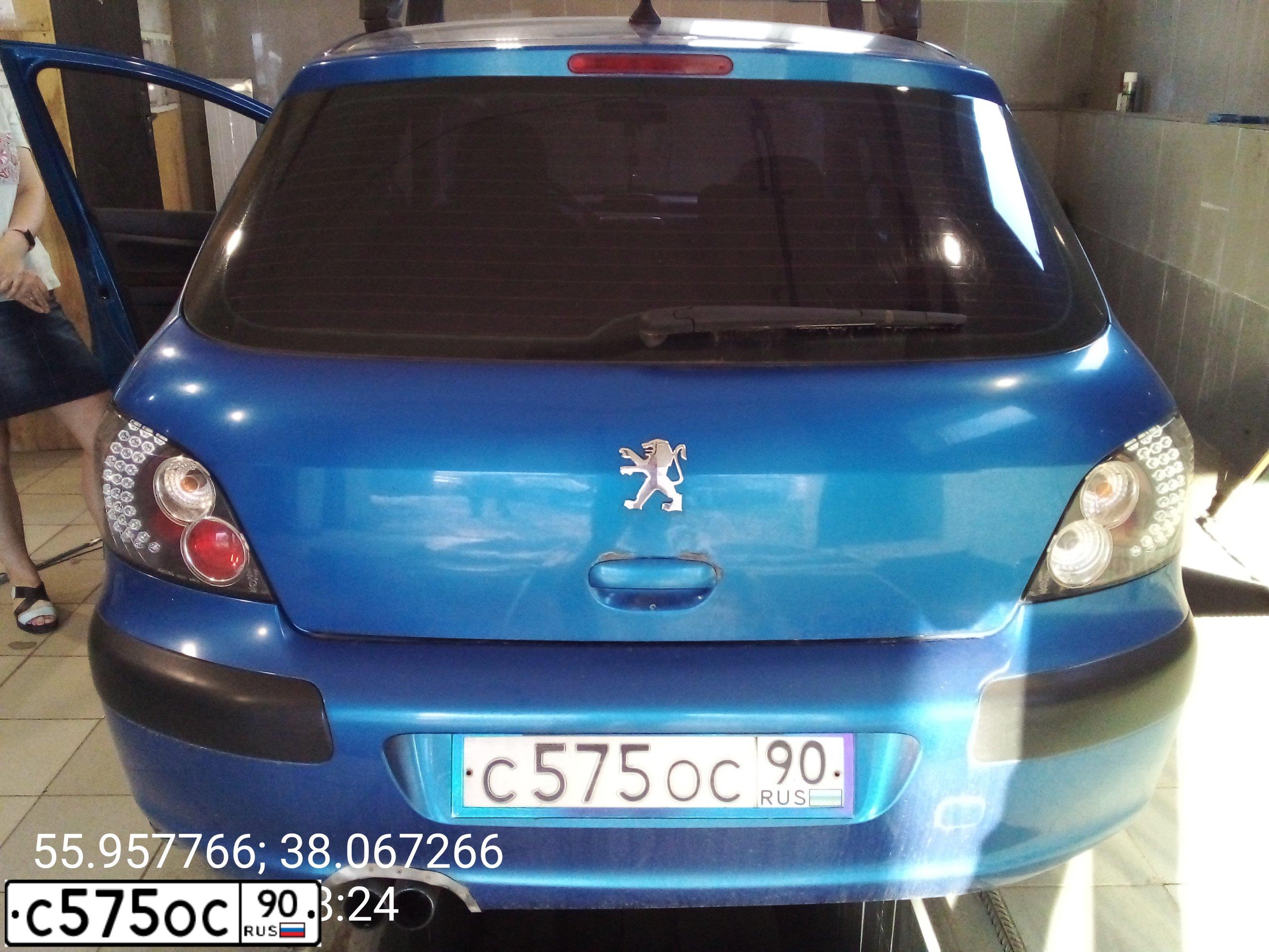 Фото автомобиля PEUGEOT 307, 2003 — госномер С575ОС90. Цвет: СИНИЙ