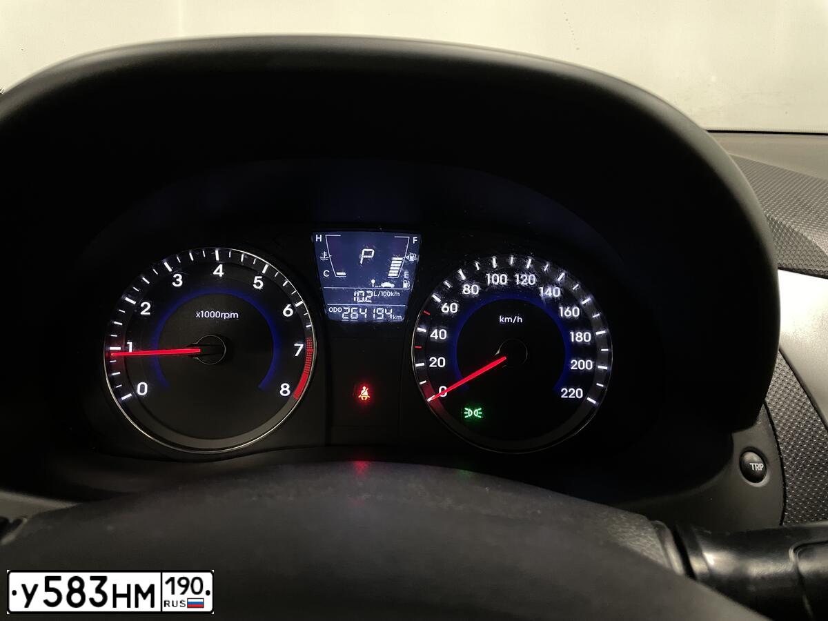 Фото автомобиля HYUNDAI SOLARIS, 2011 — госномер К993РЕ702. Цвет: ЧЕРНЫЙ