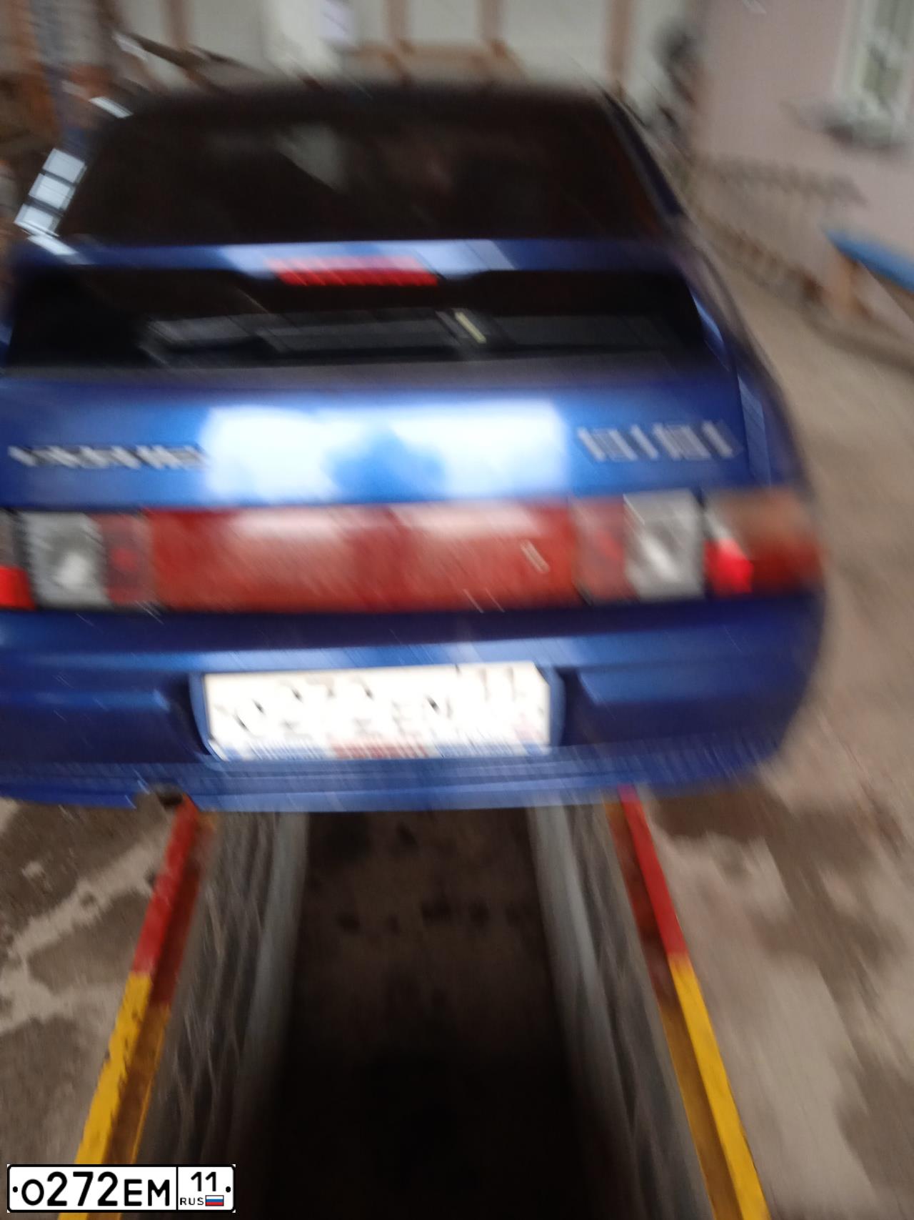 Фото автомобиля LADA 2112, 2005 — госномер О272ЕМ11. Цвет: СЕРЕБРИСТО-ТЕМНО-СИНИЙ