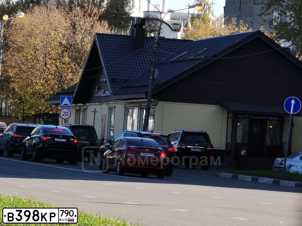 Фото автомобиля HYUNDAI SOLARIS, 2016 — госномер С137АО550. Цвет: Красный