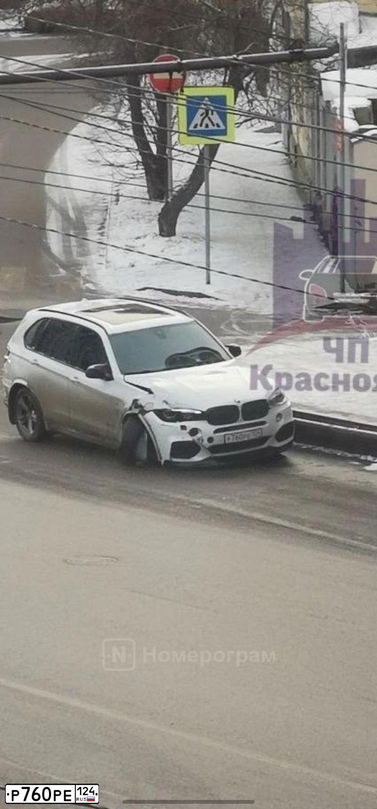 Фото автомобиля BMW X5, 2014 — госномер Р760РЕ124. Цвет: БЕЛЫЙ МЕТАЛЛИК