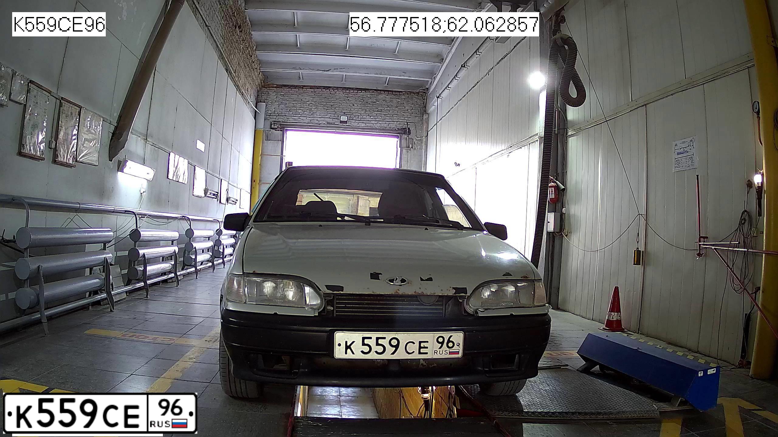 Фото автомобиля LADA 2114 SAMARA, 2006 — госномер Р636ТВ196. Цвет: БЕЛО-ЗЕЛЕНЫЙ