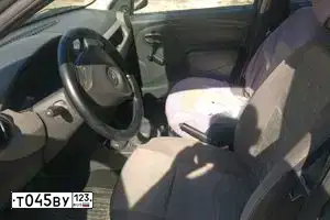 Фото автомобиля RENAULT SANDERO, 2012 — госномер Т045ВУ123. Цвет: Серо-Синий