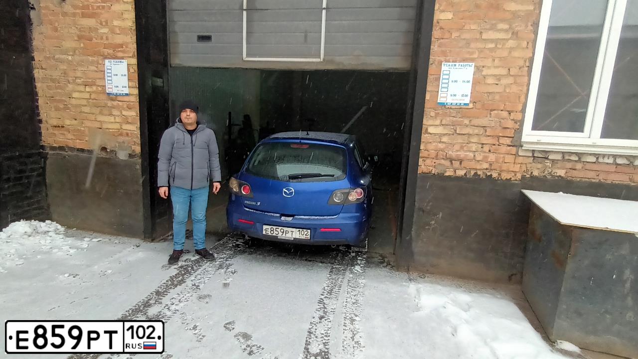 Фото автомобиля MAZDA 3, 2008 — госномер М725ХР702. Цвет: синий