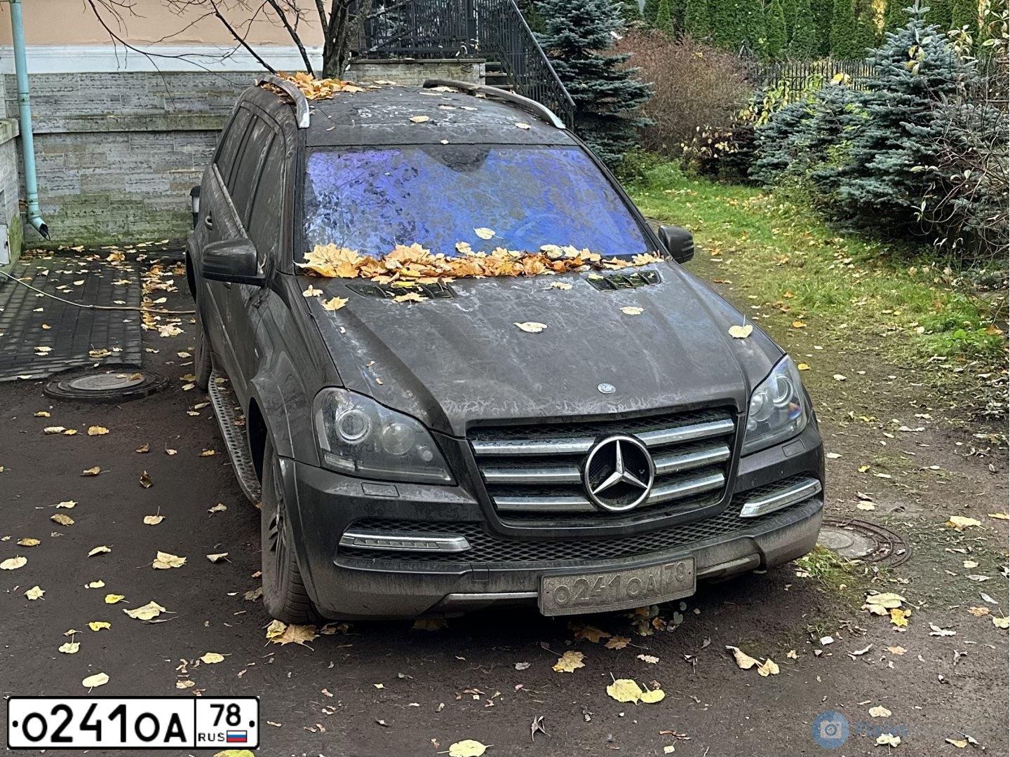 Фото автомобиля MERCEDES GL-KLASSE, 2012 — госномер О241ОА78. Цвет: Коричневый