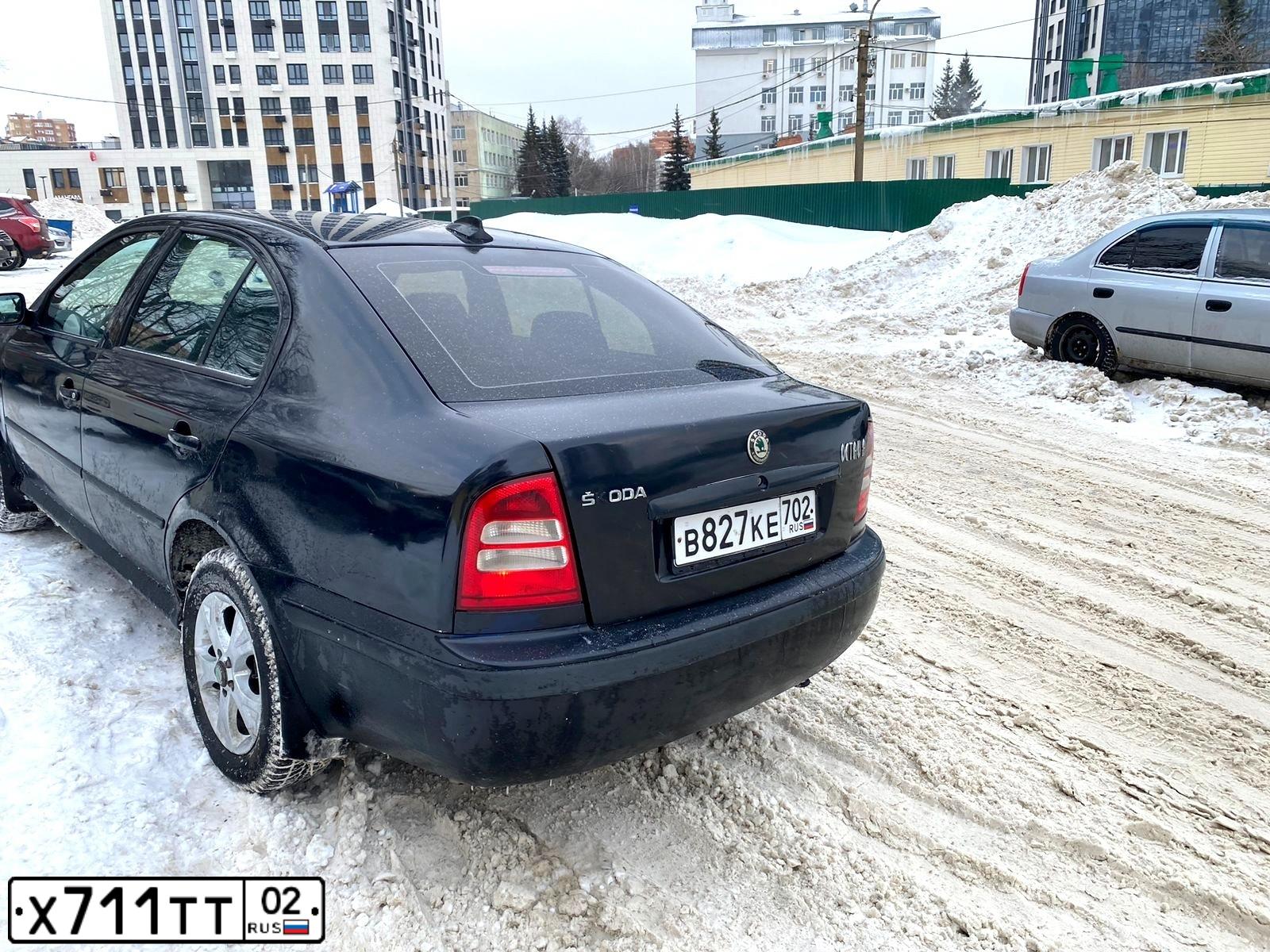 Фото автомобиля NISSAN QASHQAI, 2011 — госномер Е235НО196. Цвет: СВЕТЛО-СЕРЫЙ