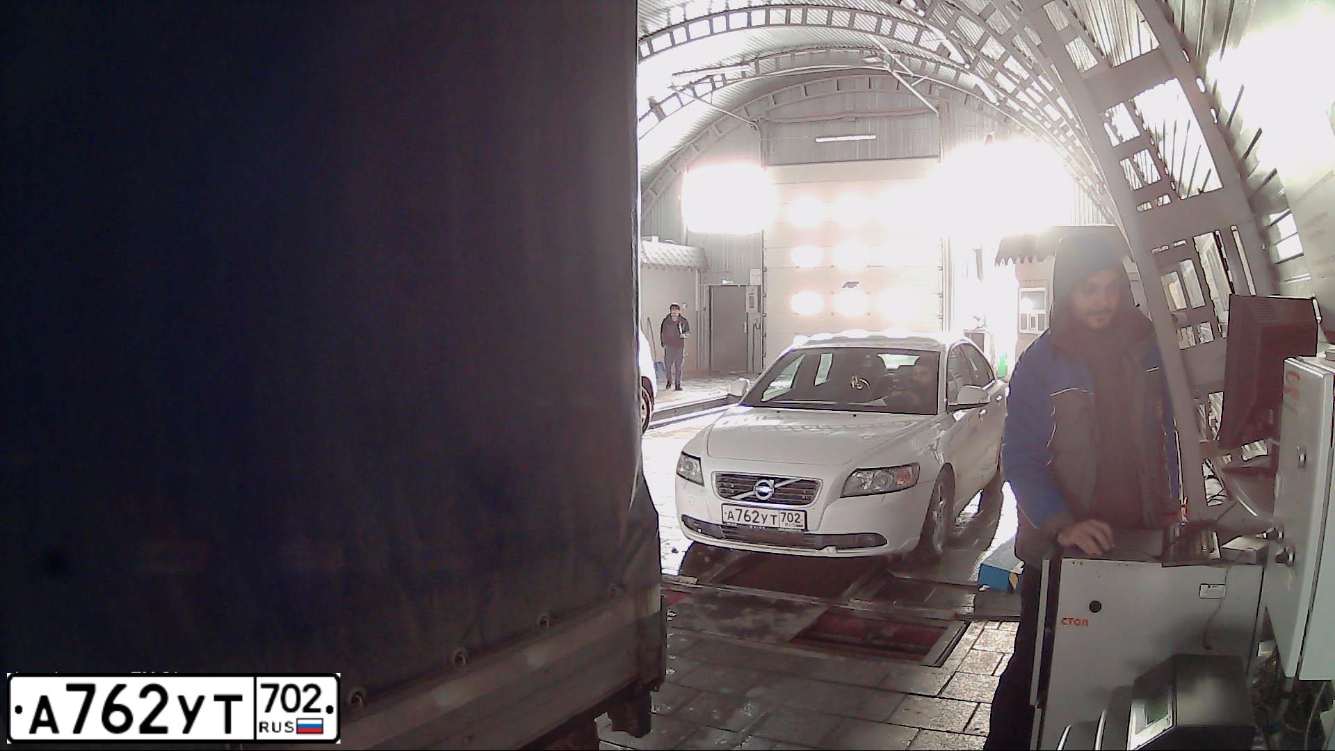 Фото автомобиля VOLVO S40, 2011 — госномер А762УТ702. Цвет: Белый