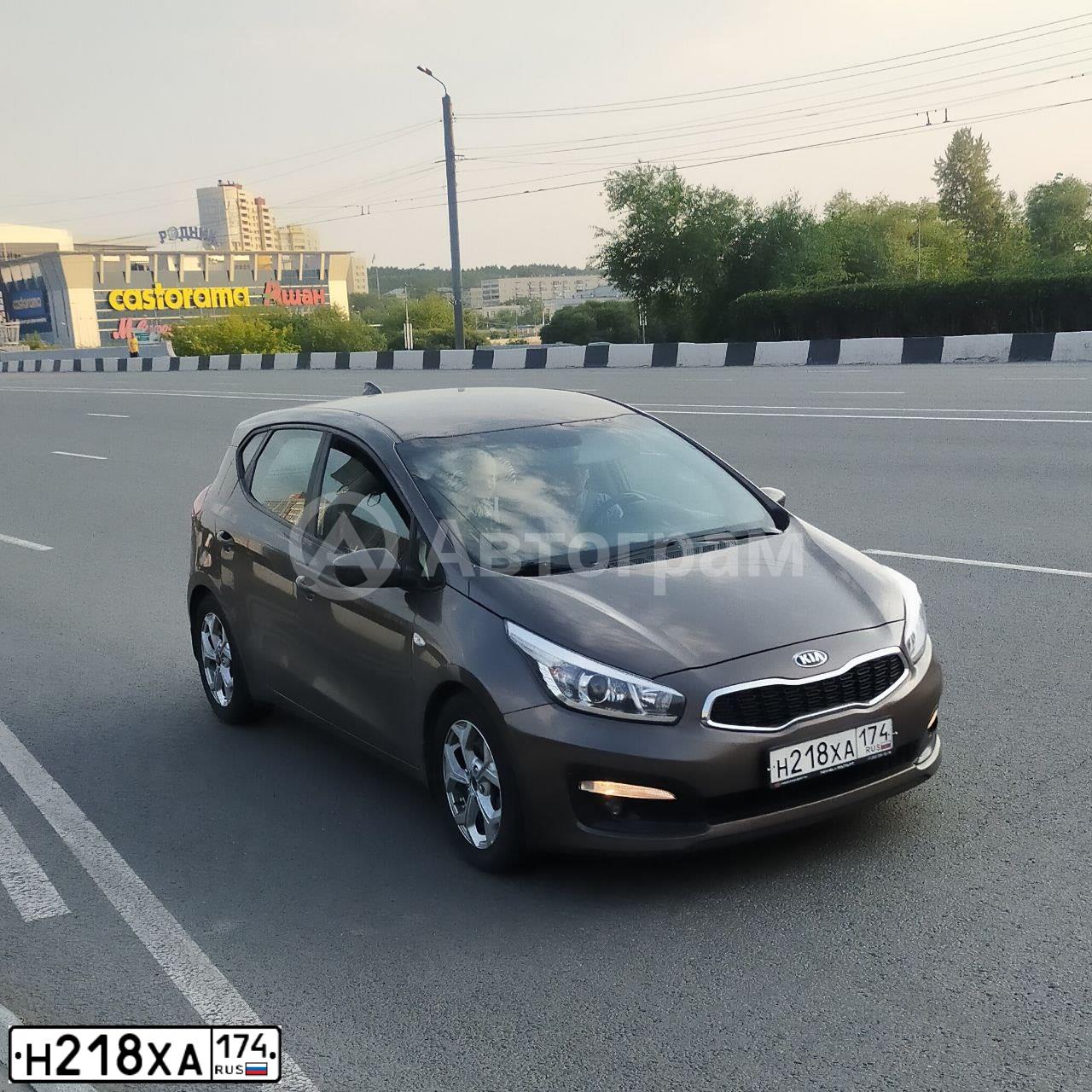 Фото автомобиля KIA CEE'D, 2017 — госномер Н218ХА174. Цвет: КОРИЧНЕВЫЙ