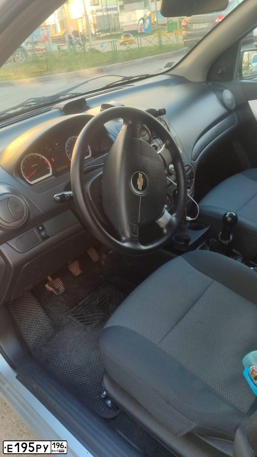 Фото автомобиля CHEVROLET LACETTI, 2011 — госномер Е195РУ196. Цвет: Серый