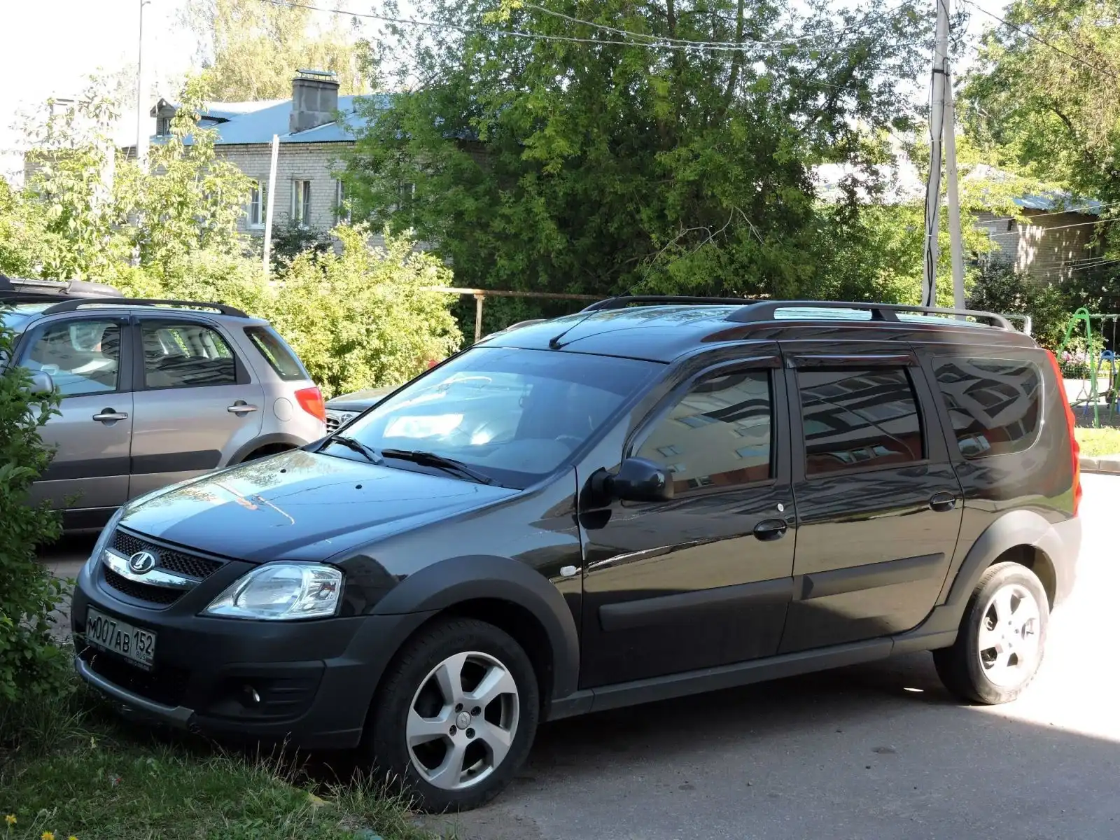 Фото автомобиля MERCEDES S-KLASSE, 2001 — госномер Т239ТК152. Цвет: СВЕТЛО-СЕРЫЙ