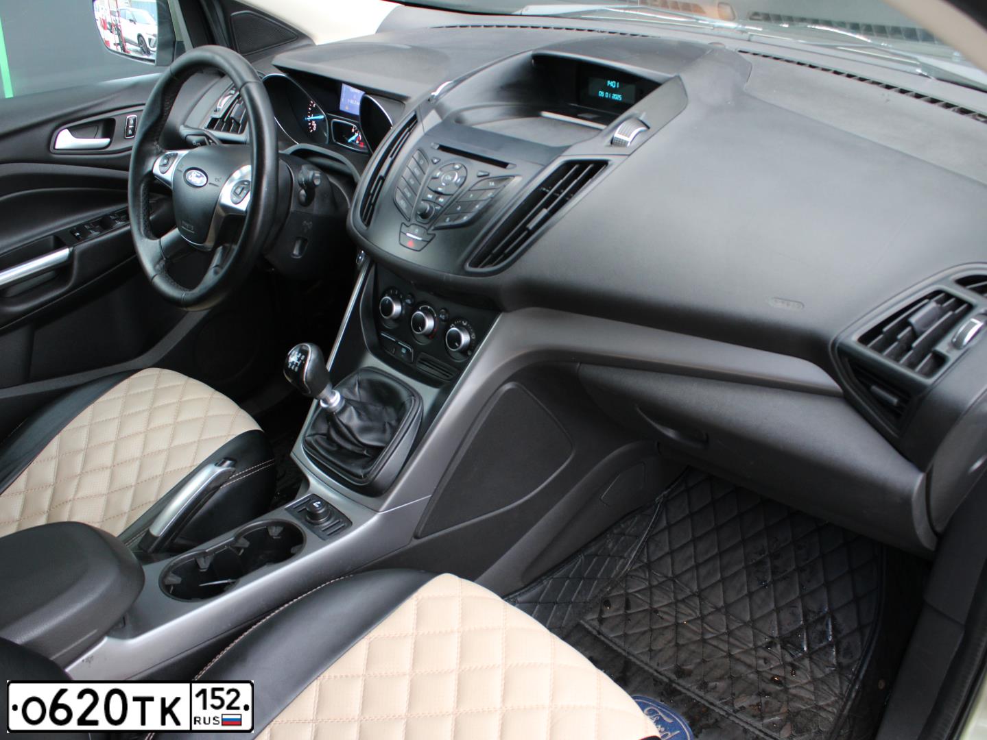 Фото автомобиля FORD KUGA, 2013 — госномер О620ТК152. Цвет: СЕРО-ЗЕЛЕНЫЙ
