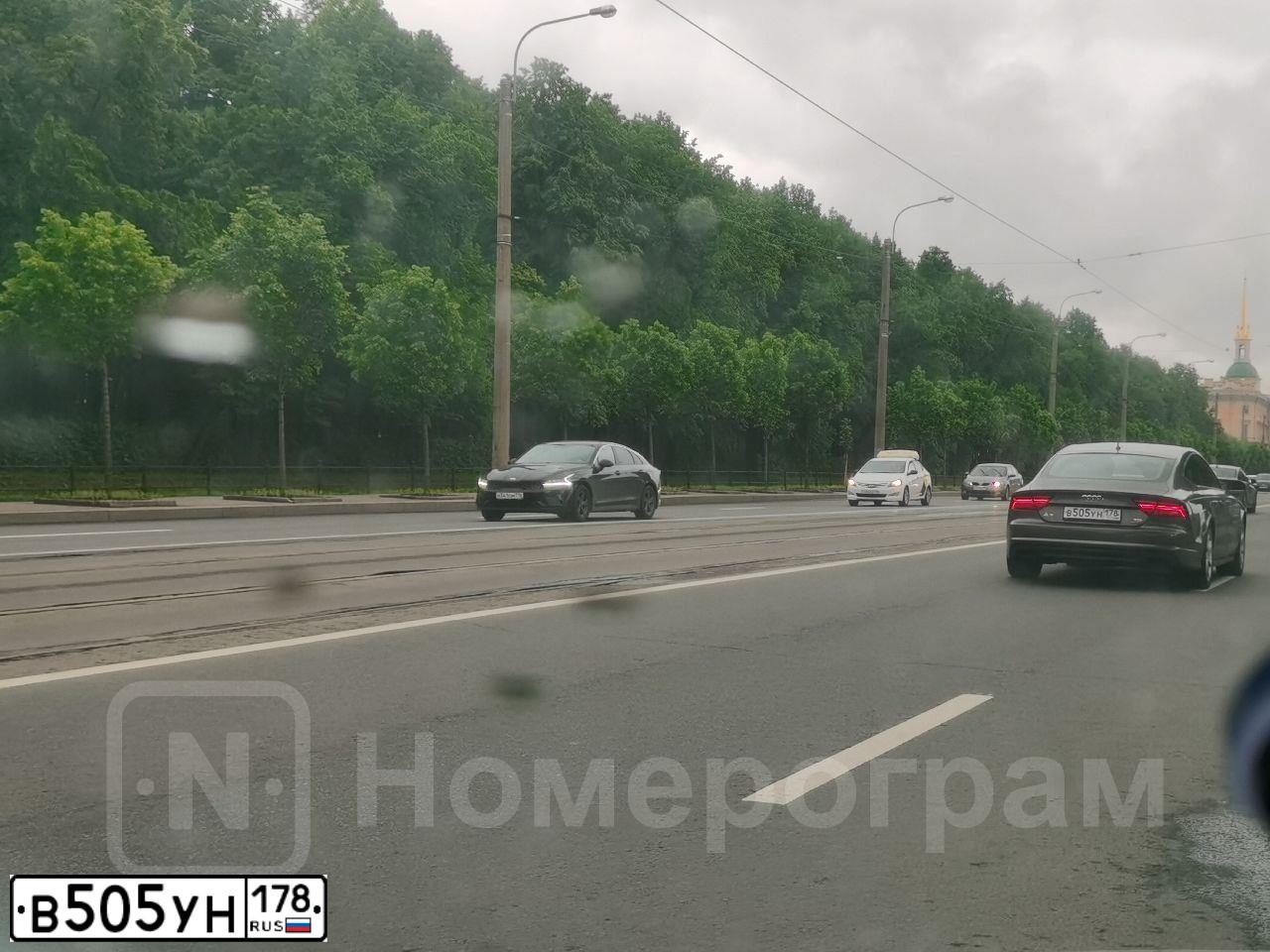 Фото автомобиля AUDI A7, 2015 — госномер В505УН178. Цвет: СЕРО-КОРИЧНЕВЫЙ