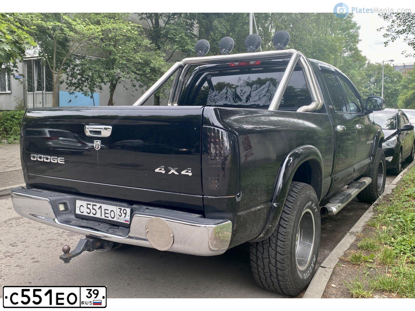 Фото автомобиля DODGE RAM, 2002 — госномер С551ЕО39. Цвет: ЧЕРНЫЙ