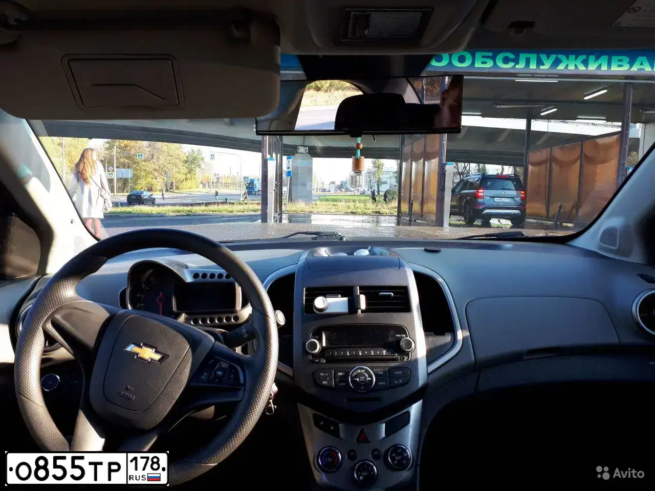 Фото автомобиля CHEVROLET AVEO, 2013 — госномер О855ТР178. Цвет: СЕРЫЙ МЕТАЛЛИК