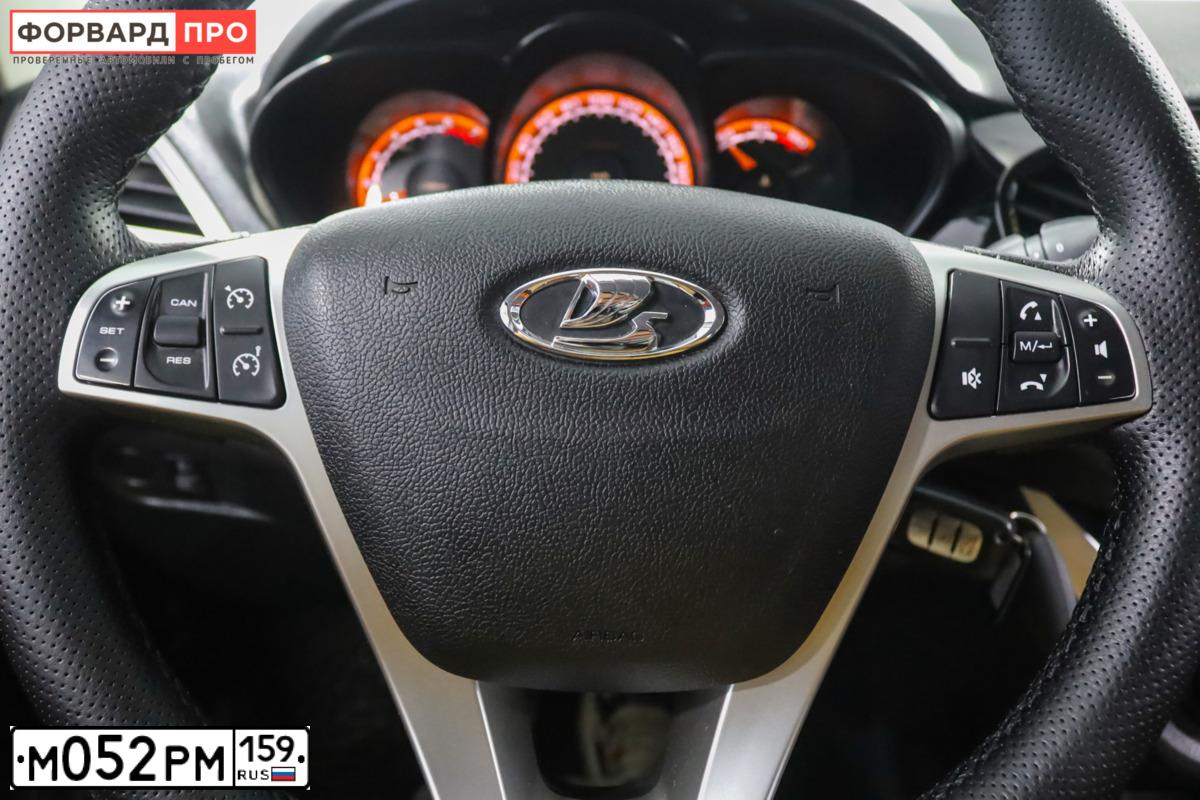 Фото автомобиля LADA VESTA, 2019 — госномер Х225ЕМ196. Цвет: СЕРЫЙ