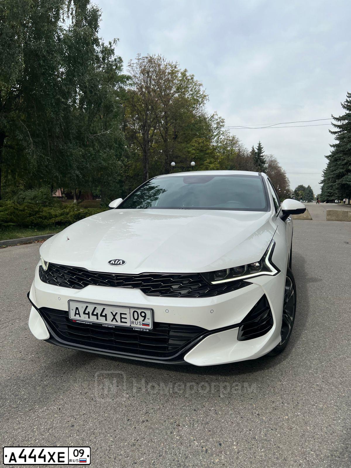 Фото автомобиля KIA MAGENTIS / OPTIMA, 2017 — госномер К748АС126. Цвет: ЧЕРНЫЙ
