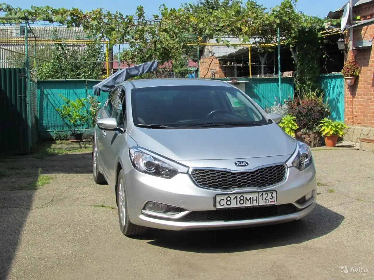 Фото автомобиля KIA CERATO, 2013 — госномер С818МН123. Цвет: СЕРЕБРИСТЫЙ
