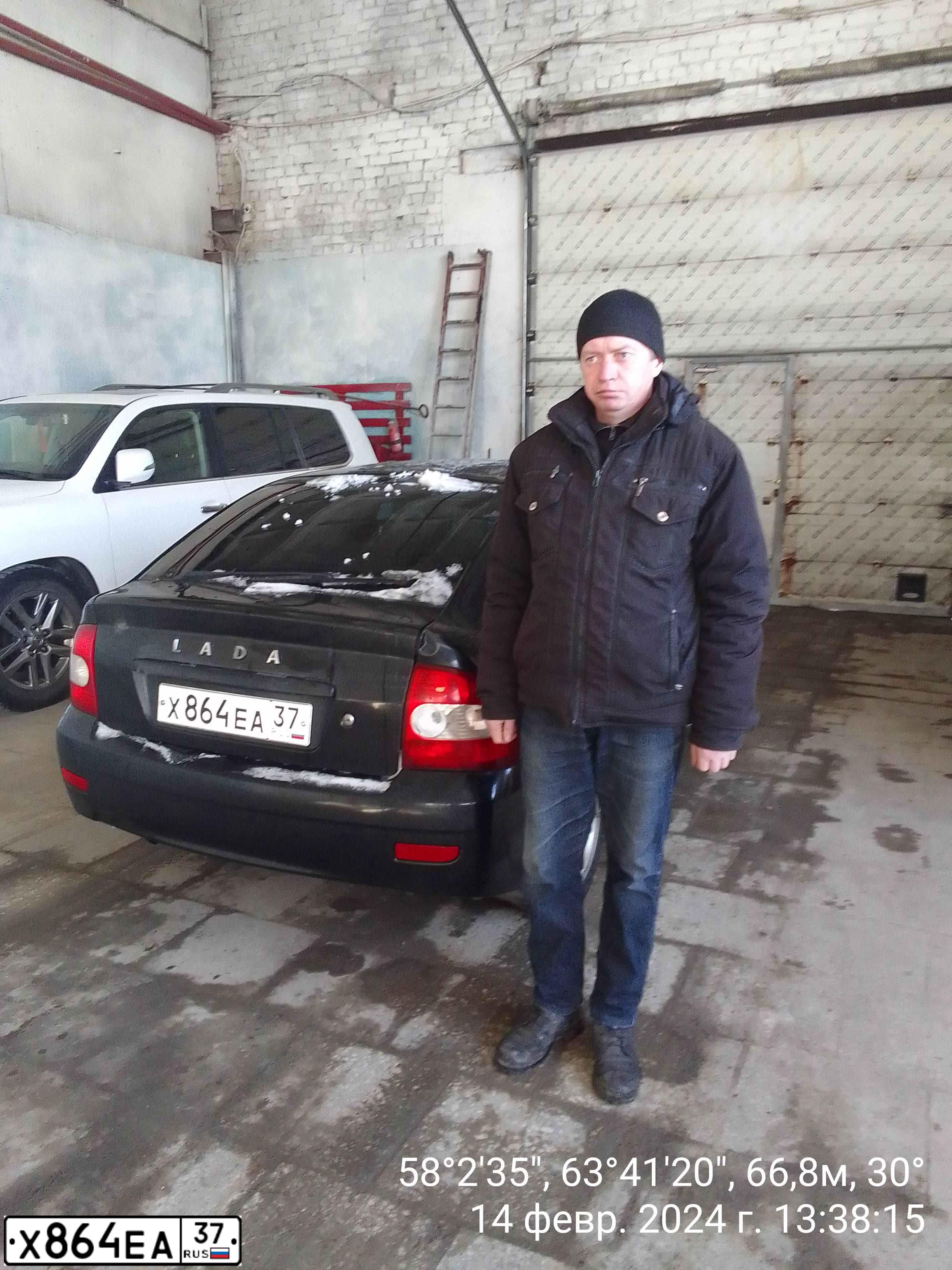 Фото автомобиля LADA 2172 PRIORA, 2011 — госномер Х864ЕА37. Цвет: СИНЕ-ЧЕРНЫЙ