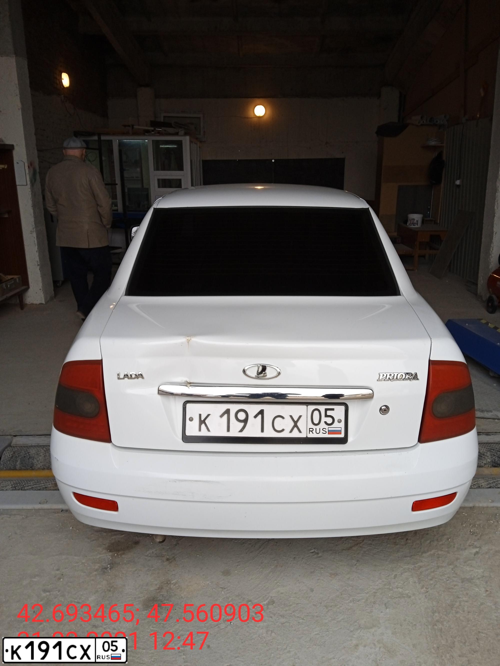 Фото автомобиля LADA 2170 PRIORA, 2009 — госномер В988РК26. Цвет: Белый