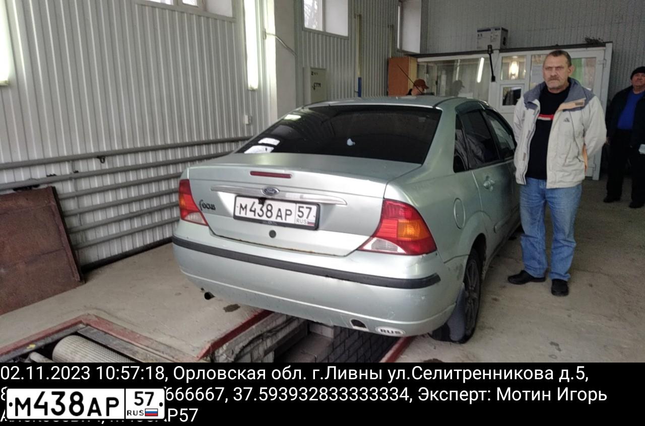 Фото автомобиля FORD FOCUS, 2004 — госномер М438АР57. Цвет: СЕРЫЙ