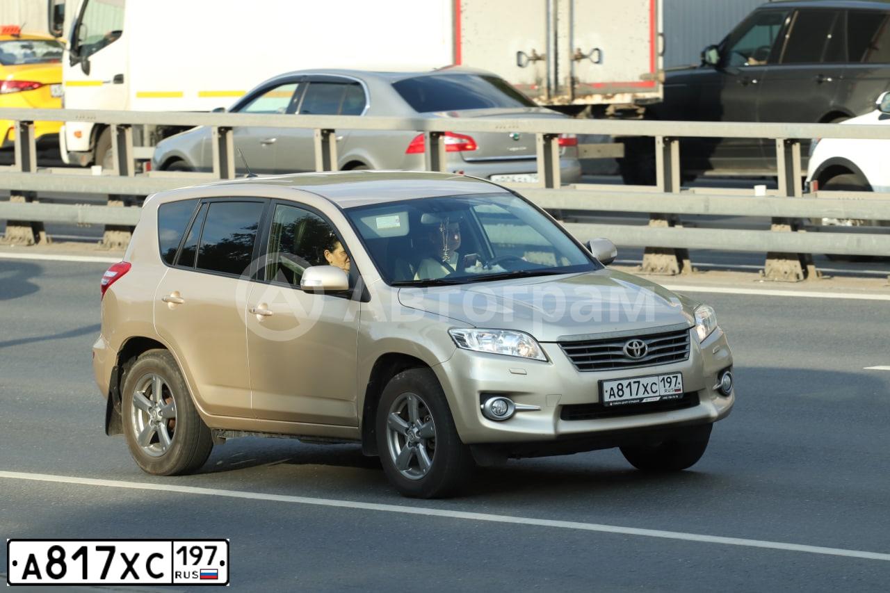 Фото автомобиля TOYOTA RAV4, 2012 — госномер А817ХС197. Цвет: БЕЖЕВЫЙ