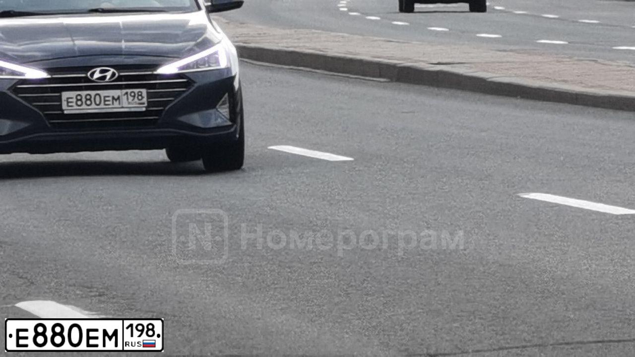 Фото автомобиля HYUNDAI ELANTRA, 2019 — госномер О458ВК550. Цвет: ТЕМНО-СЕРЫЙ