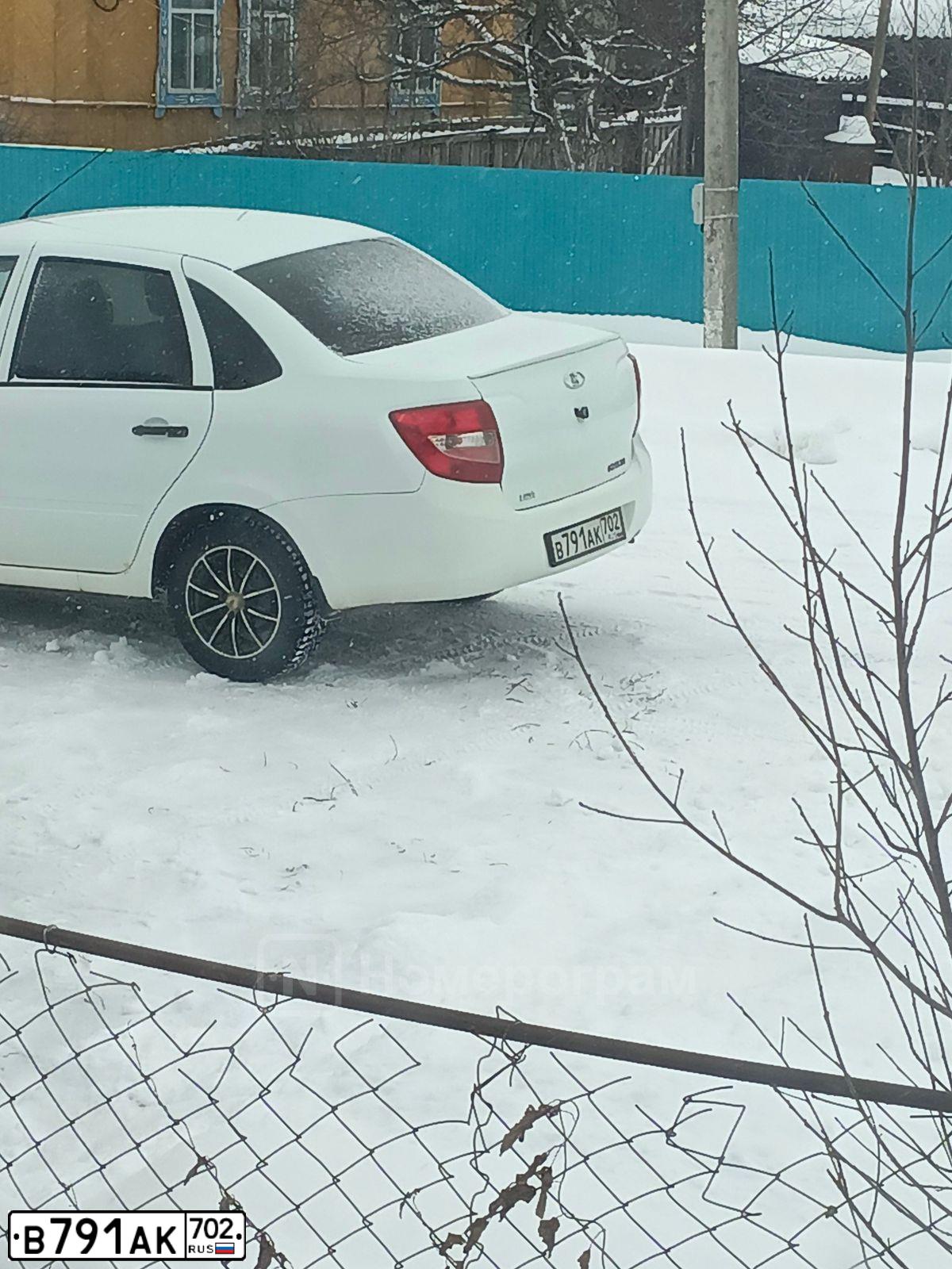 Фото автомобиля LADA 2190 GRANTA, 2013 — госномер В791АК702. Цвет: Белый