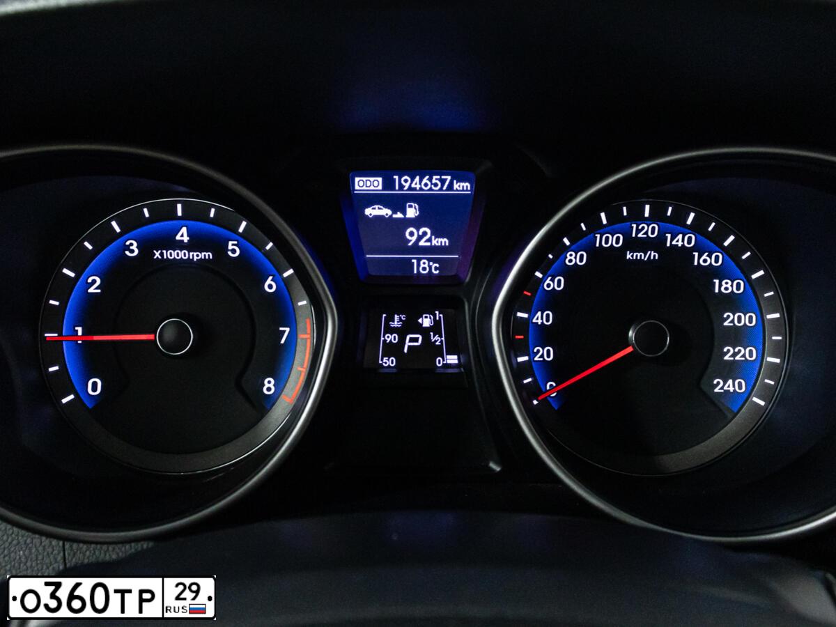 Фото автомобиля HYUNDAI I30, 2013 — госномер Т481СМ198. Цвет: Белый