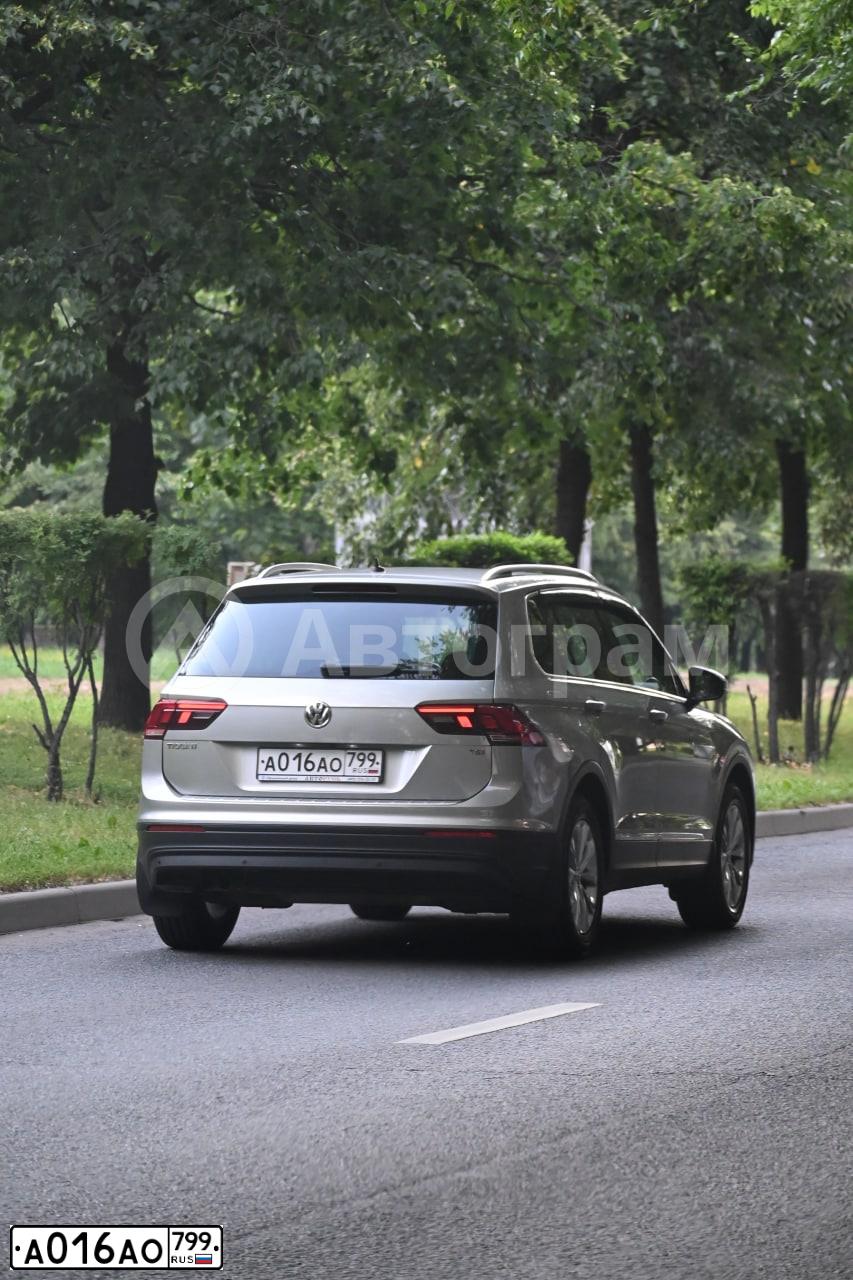 Фото автомобиля VOLKSWAGEN TIGUAN, 2017 — госномер М451ЕА35. Цвет: СЕРЕБРИСТЫЙ