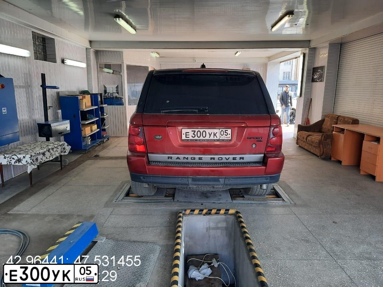 Фото автомобиля LANDROVER RANGE ROVER SPORT, 2007 — госномер Т804МЕ05. Цвет: ТЕМНО-КРАСНЫЙ