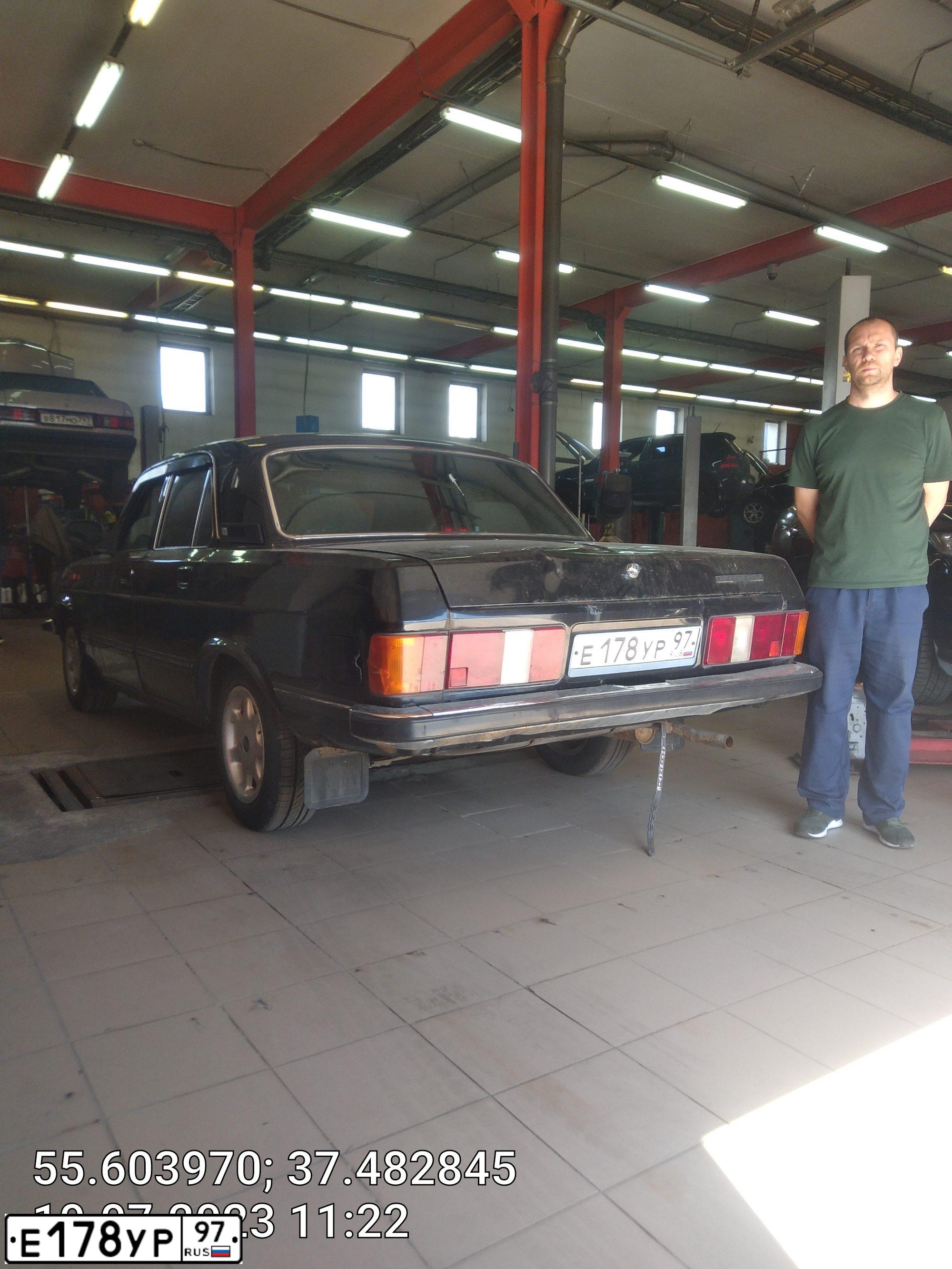 Фото автомобиля GAZ 3102 WOLGA, 2005 — госномер Е178УР97. Цвет: ЧЕРНЫЙ