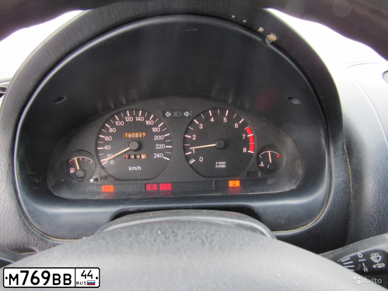 Фото автомобиля MITSUBISHI CARISMA, 1997 — госномер М769ВВ44. Цвет: СВЕТЛО-СЕРЫЙ