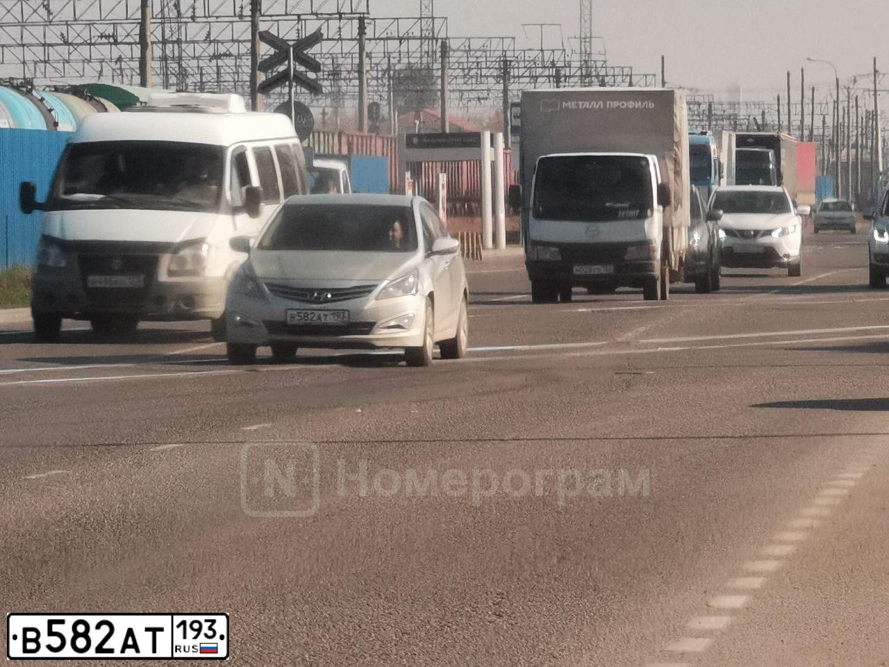 Фото автомобиля HYUNDAI SOLARIS, 2014 — госномер С889ЕН799. Цвет: СЕРЕБРИСТЫЙ