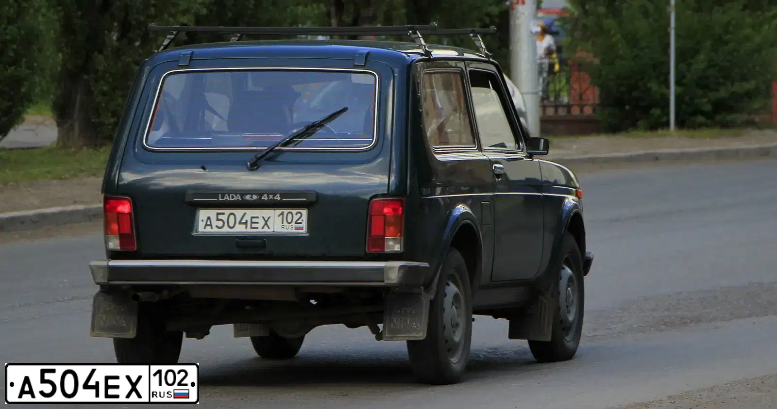 Фото автомобиля LADA 2121 NIVA, 2007 — госномер Е927СР702. Цвет: Темно-зеленый