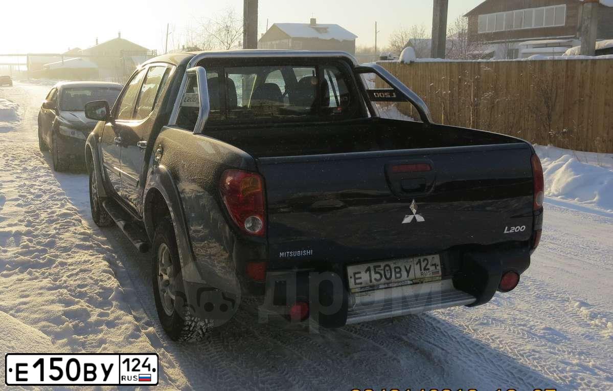 Фото автомобиля MITSUBISHI L 200, 2011 — госномер Е150ВУ124. Цвет: СИНИЙ