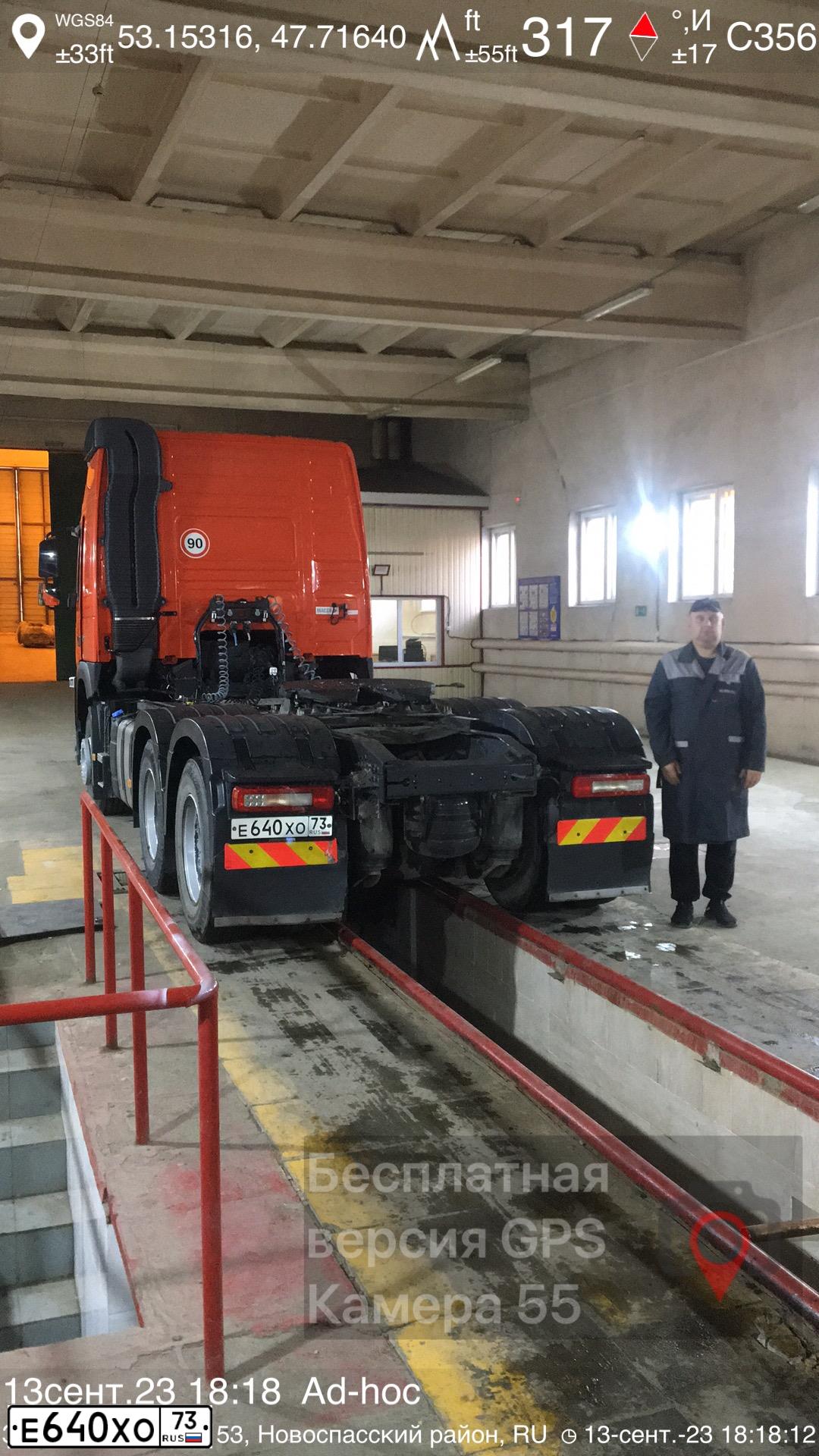 Фото автомобиля VOLVO SERIE FM /6X4/, 2018 — госномер Е640ХО73. Цвет: Красный