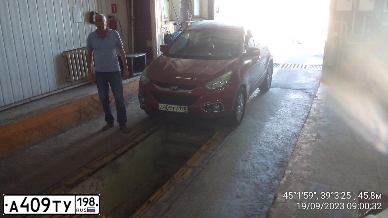 Фото автомобиля HYUNDAI IX35, 2010 — госномер Н268ТР193. Цвет: Красный