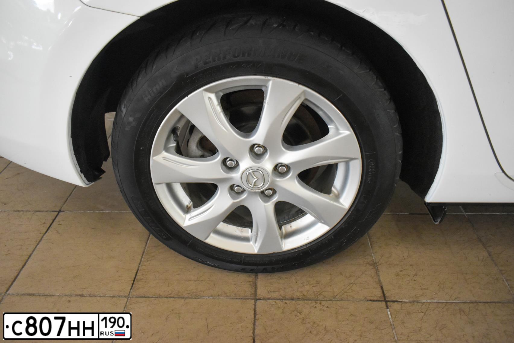 Фото автомобиля MAZDA 3, 2011 — госномер С540ЕН40. Цвет: Белый