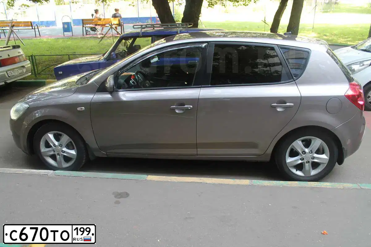 Фото автомобиля LADA 2110, 2007 — госномер С670ТО199. Цвет: СВЕТЛО-СЕРЕБРИСТЫЙ МЕТАЛЛ