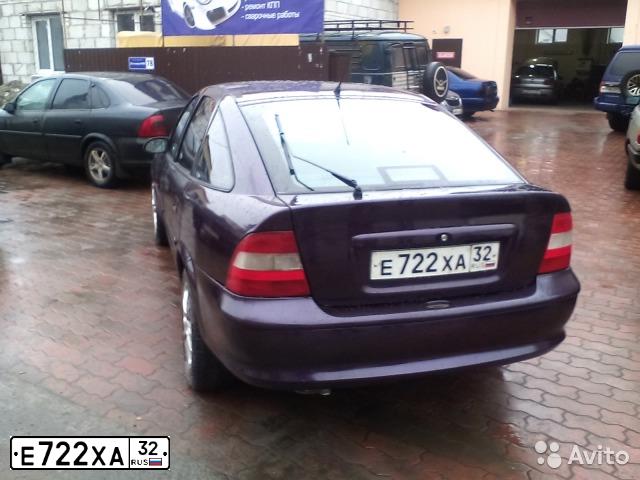 Фото автомобиля OPEL VECTRA, 1997 — госномер Е722ХА32. Цвет: БАКЛАЖАННЫЙ