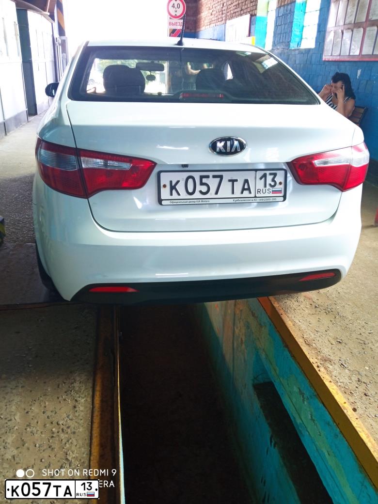 Фото автомобиля KIA RIO, 2014 — госномер К057ТА13. Цвет: Белый