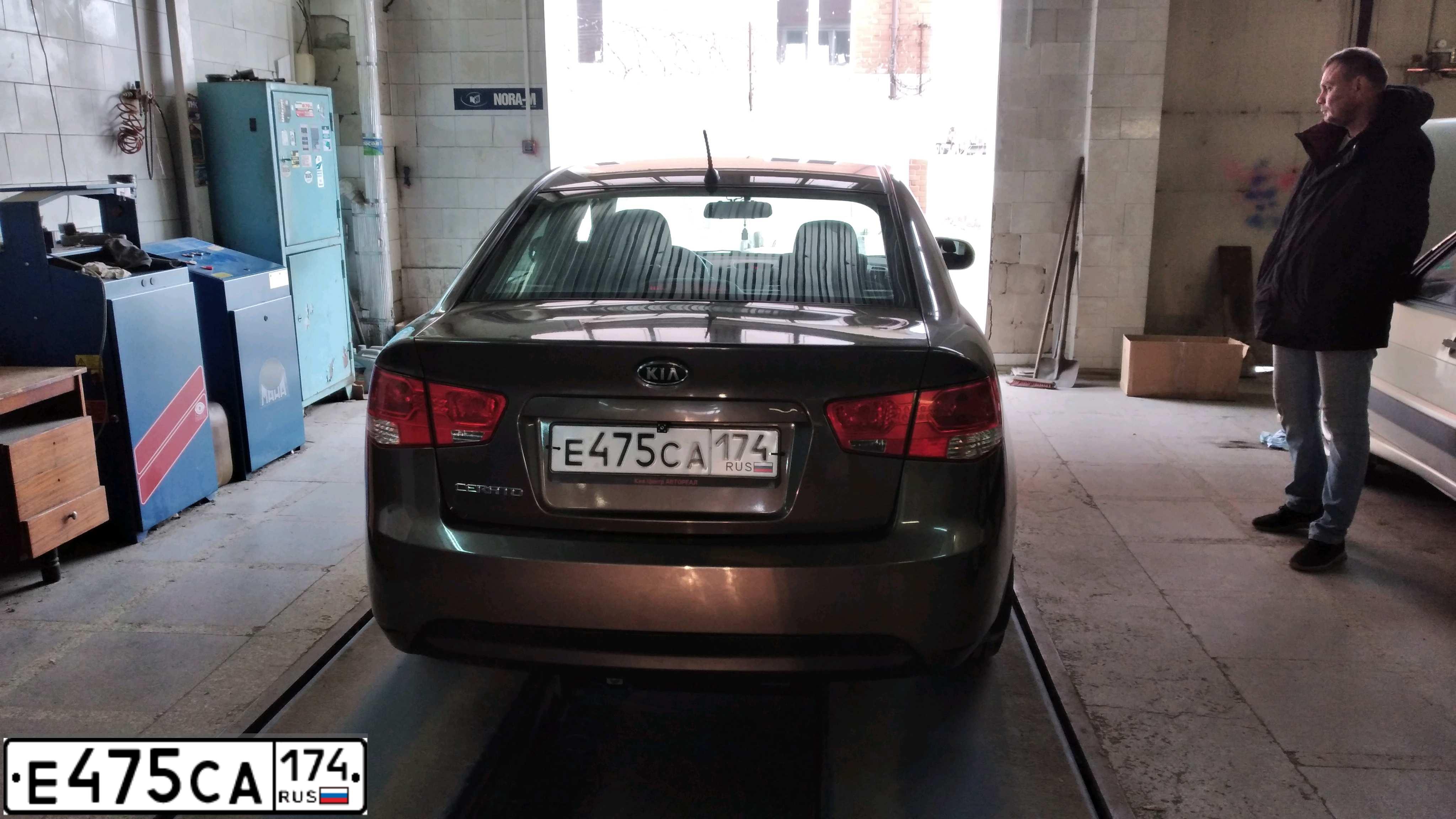 Фото автомобиля KIA CERATO, 2012 — госномер Е475СА174. Цвет: БЕЖЕВЫЙ
