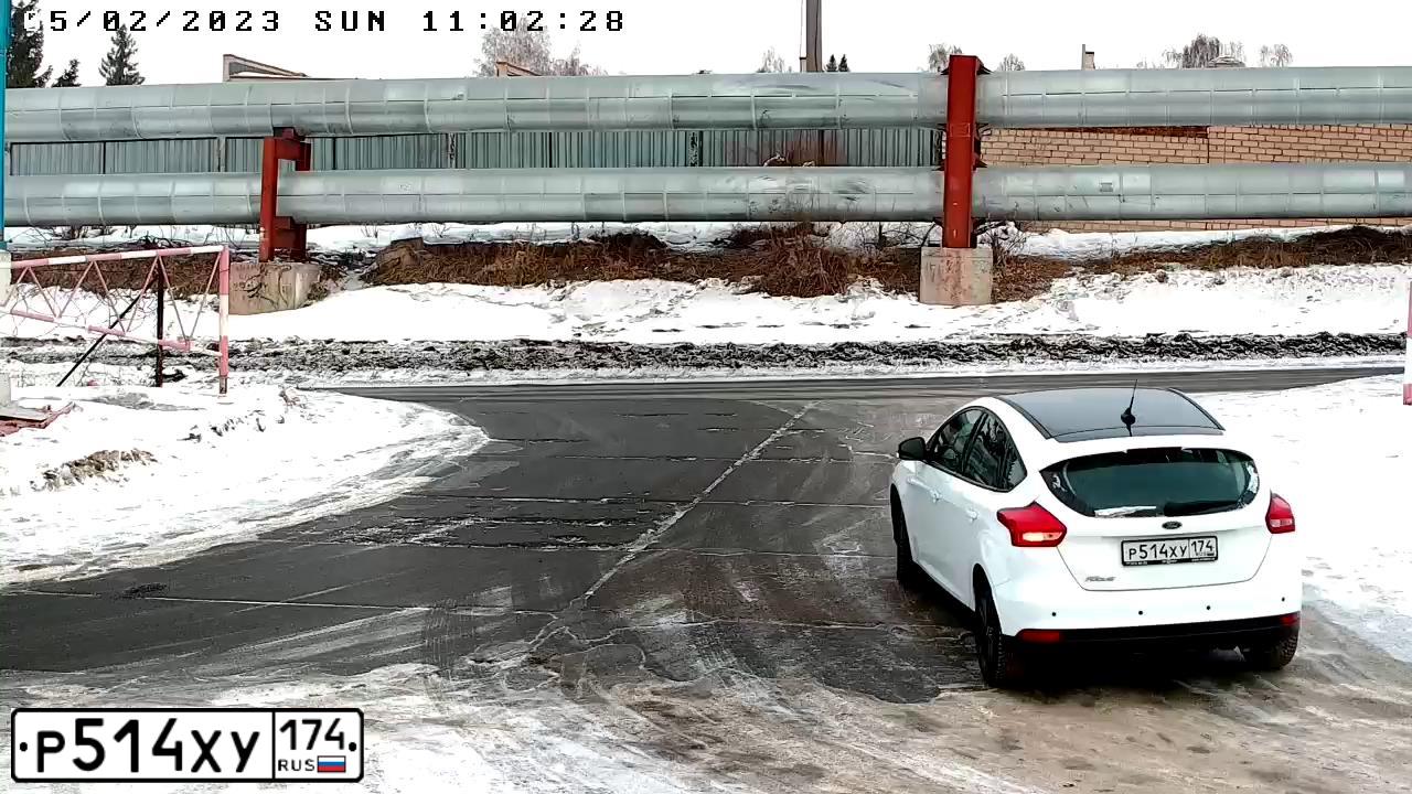 Фото автомобиля FORD FOCUS, 2019 — госномер Р514ХУ174. Цвет: БЕЛЫЙ-ЧЕРНЫЙ