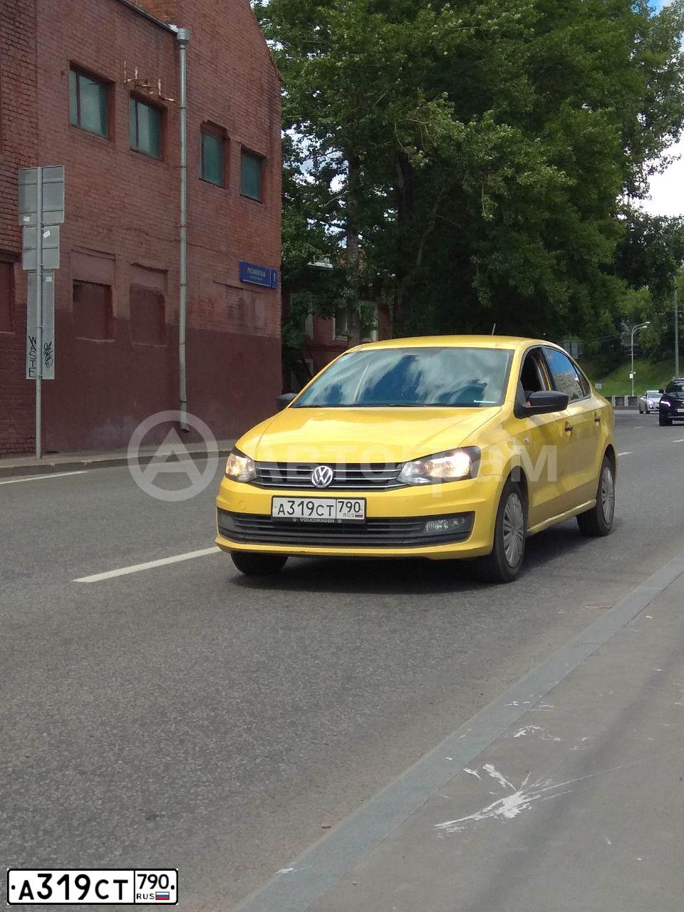 Фото автомобиля VOLKSWAGEN POLO, 2019 — госномер А319СТ790. Цвет: ЖЕЛТЫЙ