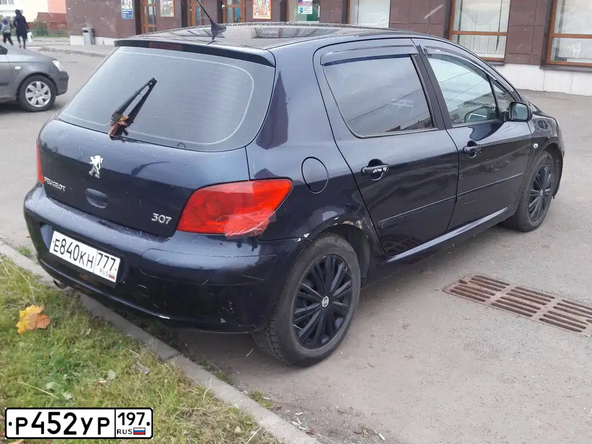 Фото автомобиля VOLKSWAGEN POLO, 2012 — госномер А523НА799. Цвет: ТЕМНО-СИНИЙ