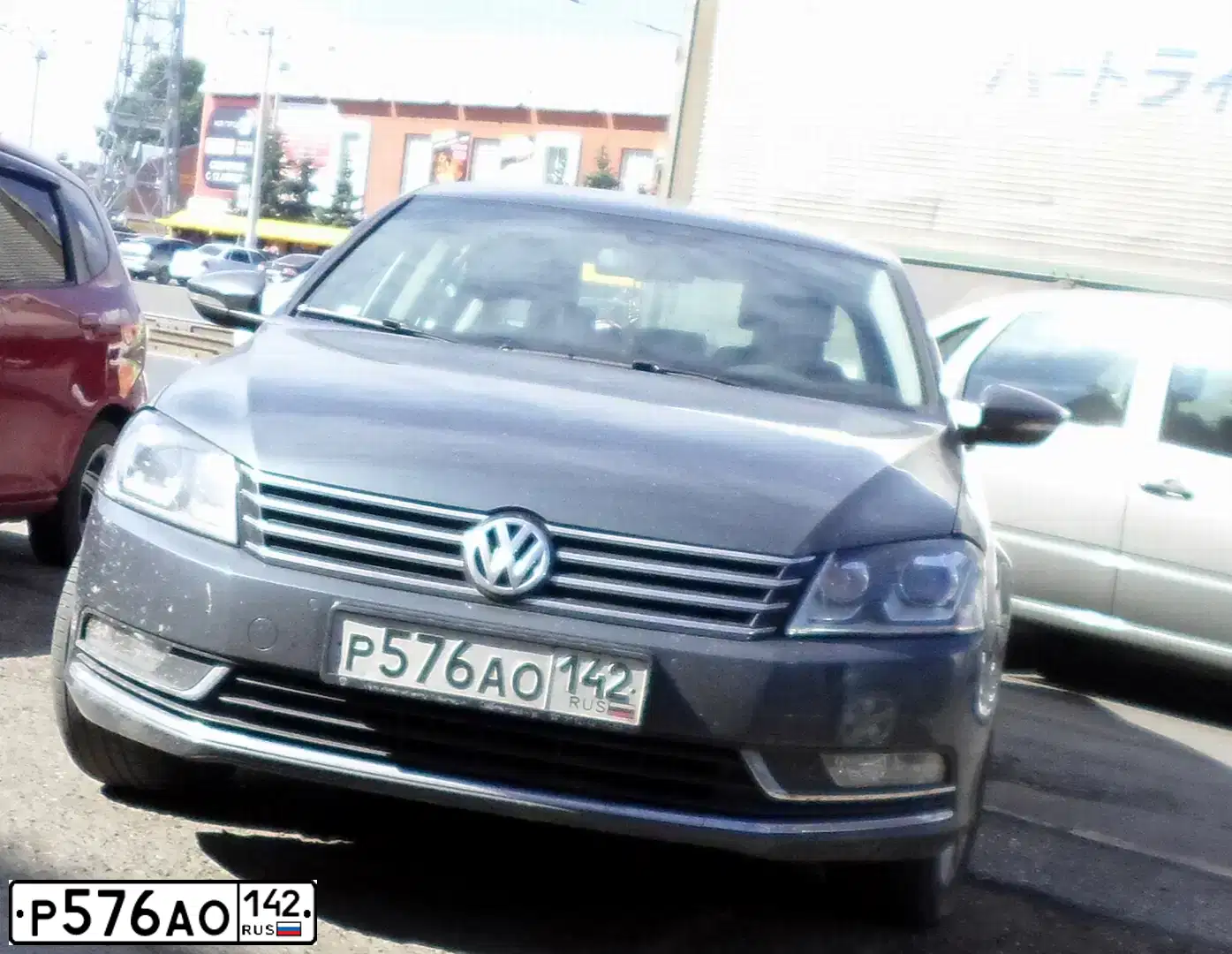 Фото автомобиля VOLKSWAGEN PASSAT, 2011 — госномер Р576АО142. Цвет: Серый