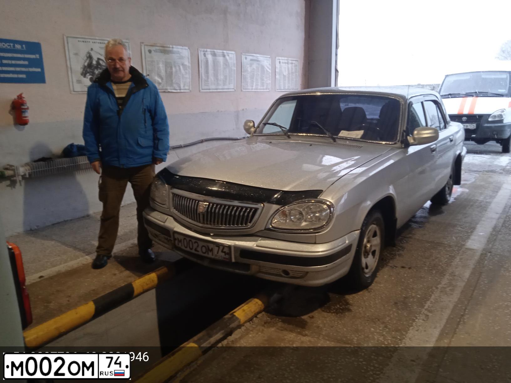 Фото автомобиля LADA 2112, 2003 — госномер Р888МТ174. Цвет: ЧЕРНО-СИНИЙ