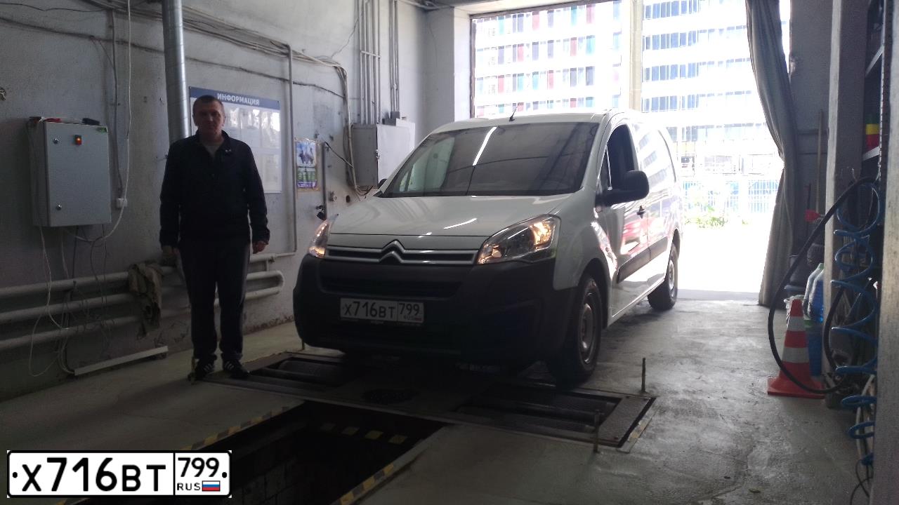 Фото автомобиля CITROEN BERLINGO, 2017 — госномер Х716ВТ799. Цвет: БЕЛЫЙ