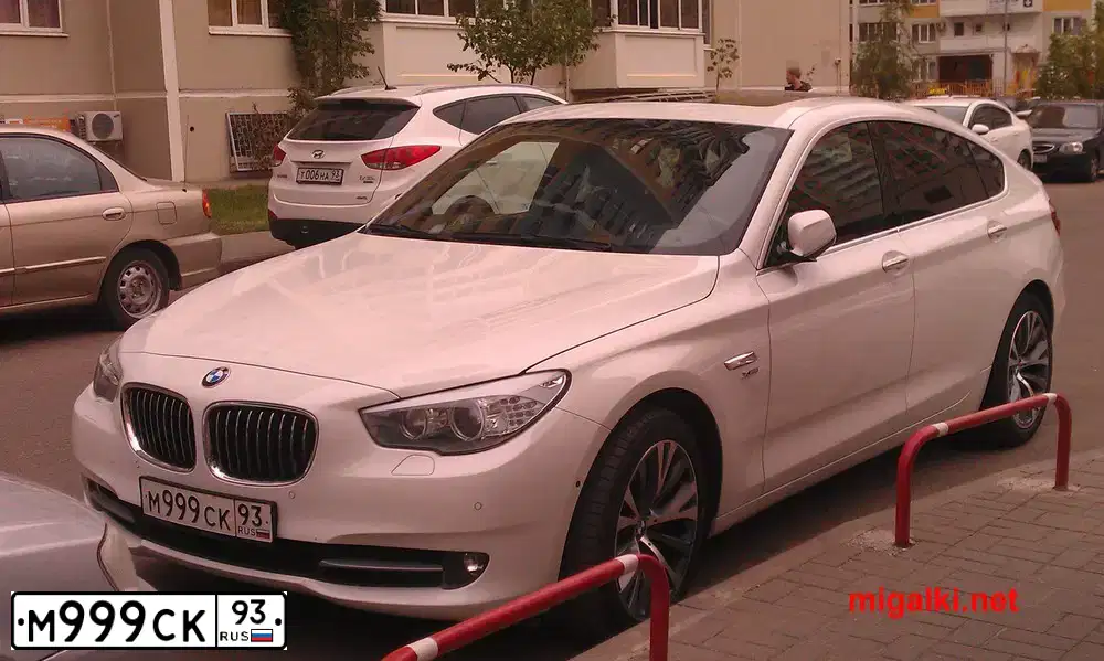 Фото автомобиля БМВ 535D XDRIVE GRAN TURISMO, 2011 — госномер М999СК93. Цвет: Белый